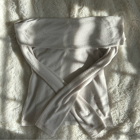 Abercrombie long sleeve - Picture 3 of 3